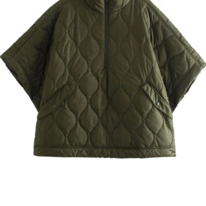 Grön quiltad jacka, sökes - Söker en grön trekvarts ärmad jacka!! Skriv gärna om ni säljer en