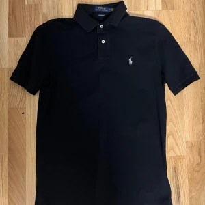 Ralph Lauren piké - Säljer flera Ralph Lauren pikéer (kolla andra inlägg), vid köp av flera kan man få rabatt.