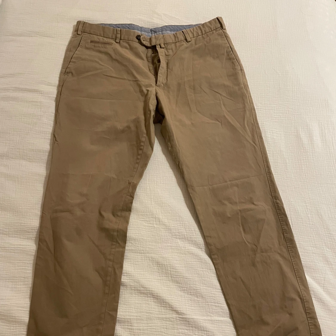 Beige chinos från Massimo Dutti - 1