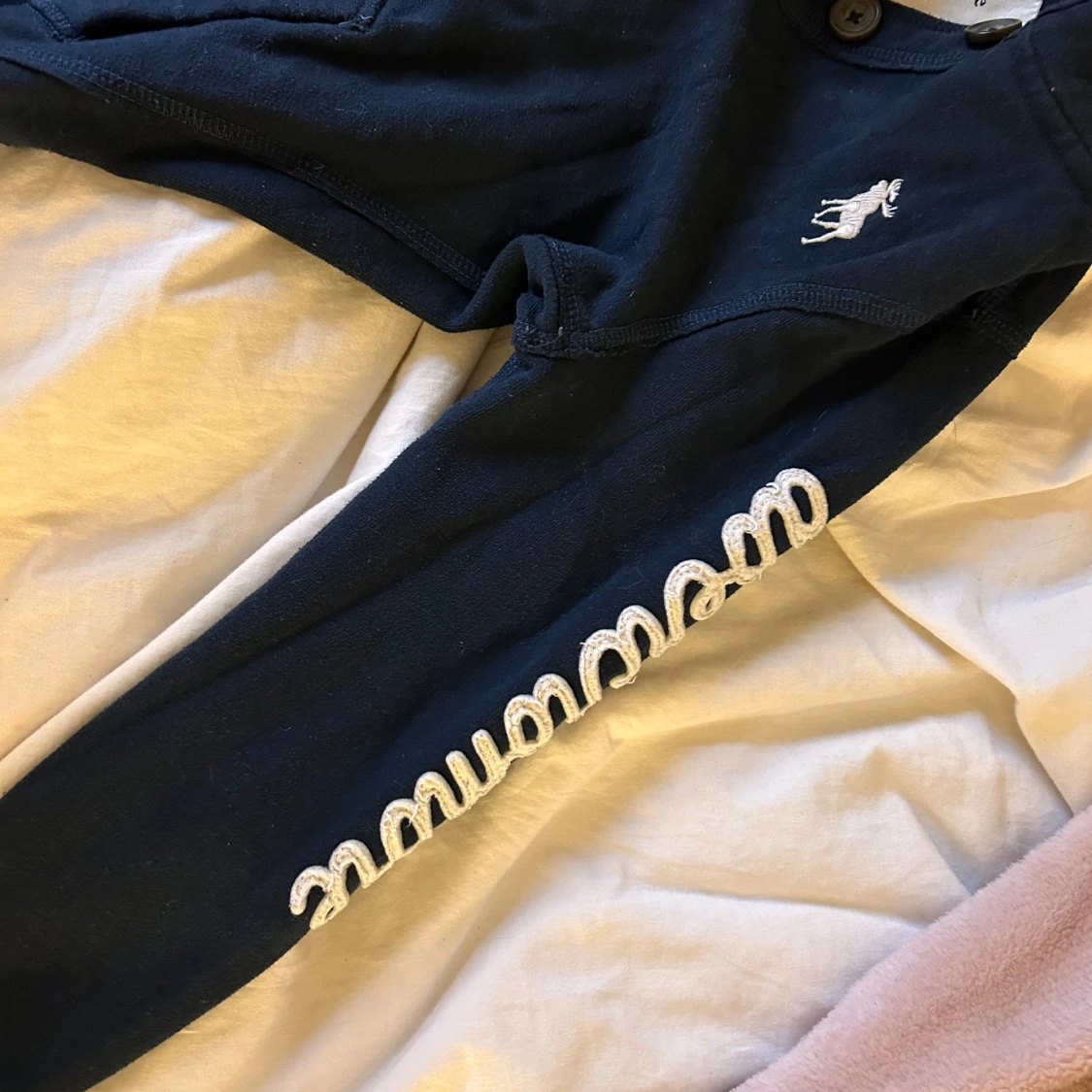 Mörkblå hoodie från Abercrombie - 2