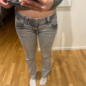 PEPE JEANS VENUS - Sååå snygga, nyskick (använda 3ggr), inte min stil längre tyvärr😕💕 Använd gärna köp nu!
