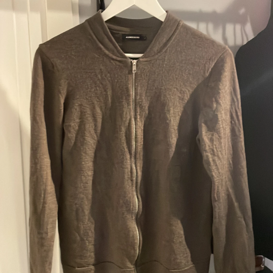 Brun kofta från J. Lindeberg