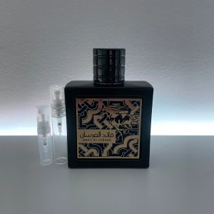 Qaed Al Fursan Parfym från Lattafa - Säljer 2-5-10ml prover/samples av Qaed Al Fursan från Lattafa                                             Doften har en riktigt fräsch ananas doft med lite trä i basen. Detta är ett extremt bra val till sommarna🍍🪵
