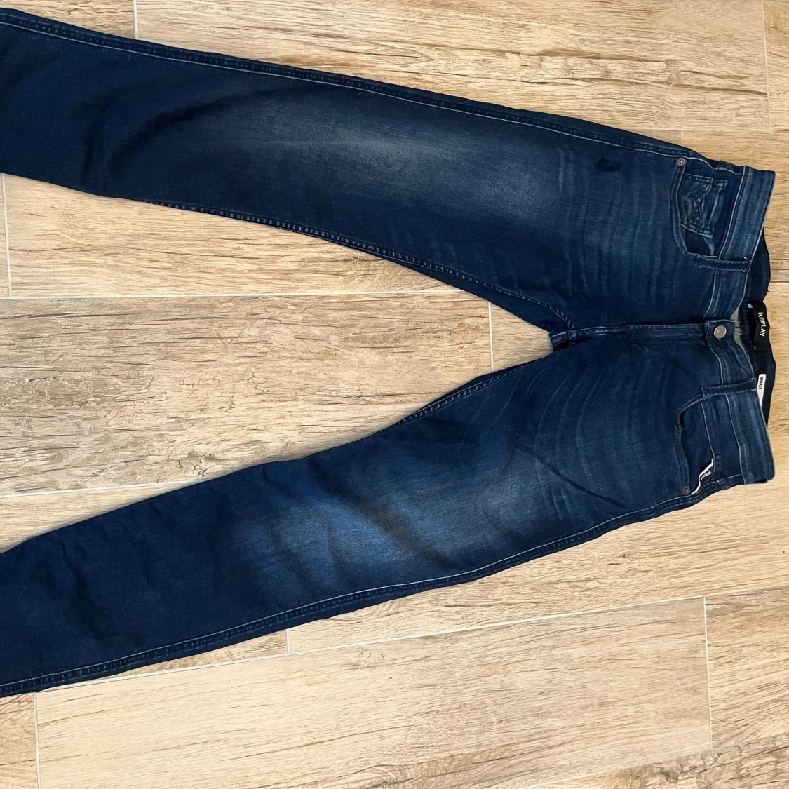 Mörkblå jeans från Replay - 2