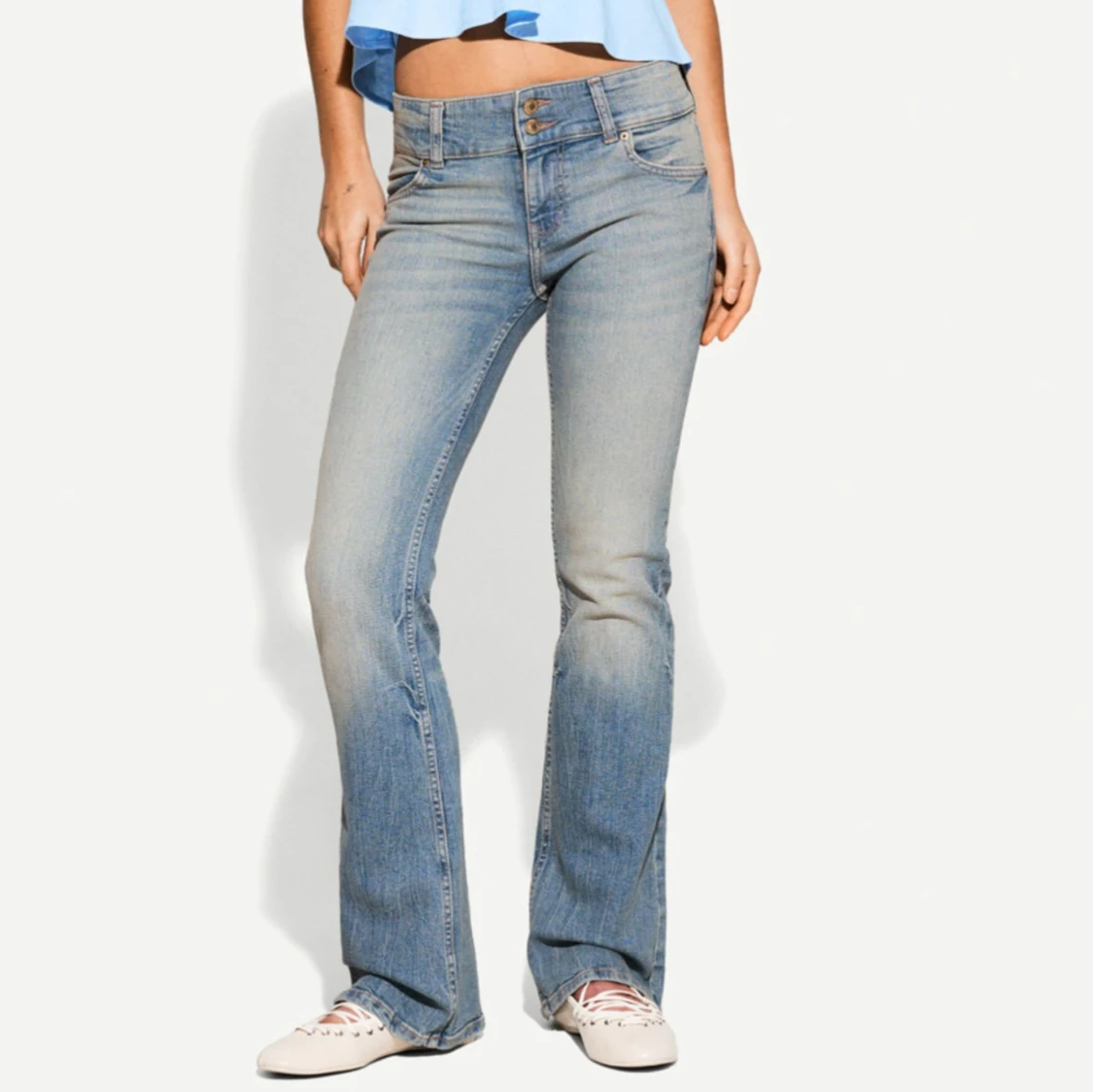 Ljusblå bootcut jeans