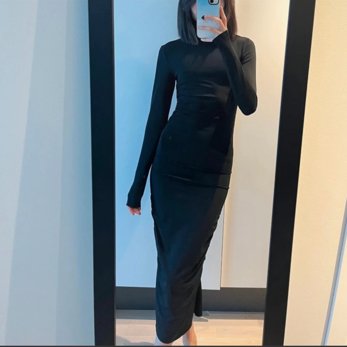 Svart långärmad klänning från DAY Birger et Mikkelsen - 1