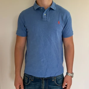 Ralph Lauren piké slim fit  - Ralph Lauren piké | skick 9/10 | Storlek - L | Pris - 499kr | Modellen är ca 178cm lång | Hör av dig vid minsta fråga eller fundering!!