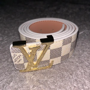 Lv bälte - Helt ny, Nål för extra hål ingår