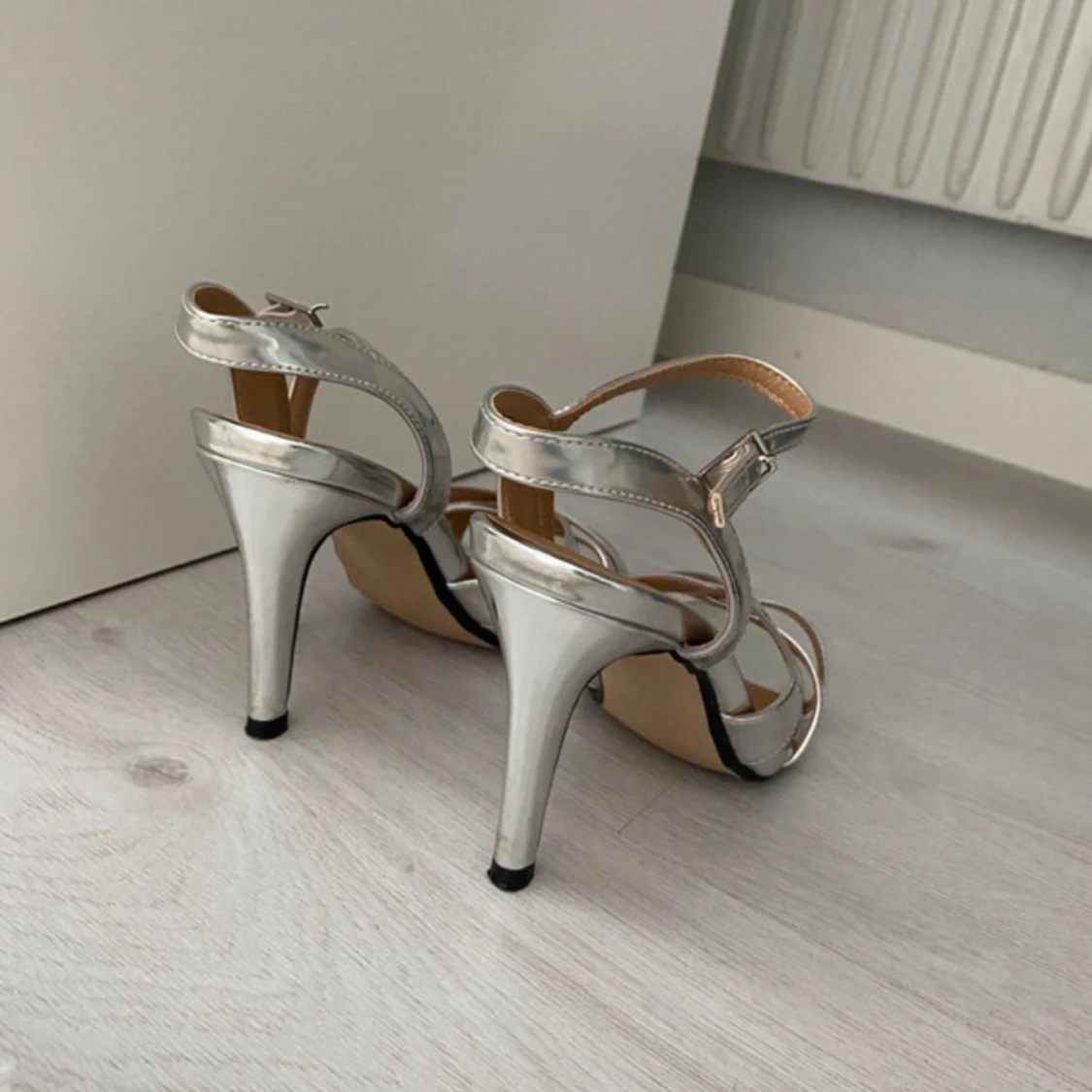 Silvriga Klackskor  - 3