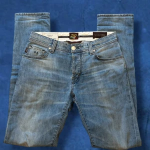 Tramarossa Jeans - Säljer dessa riktigt feta jeans från Tramarossa i mycket bra skick. Vid minsta fråga eller fundering, tveka inte på att höra av dig🤝