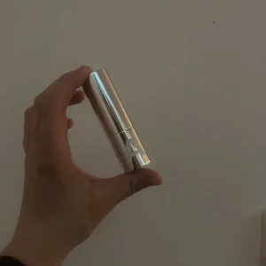 Caia Cosmetics BB-Stick 20W - BB-Stick från Caia Cosmetics i nyansen 20W. Använd en gång på ansiktet, funkar tyvärr inte på min hudtyp. Annars fin produkt. Därav säljes billigt 100kr