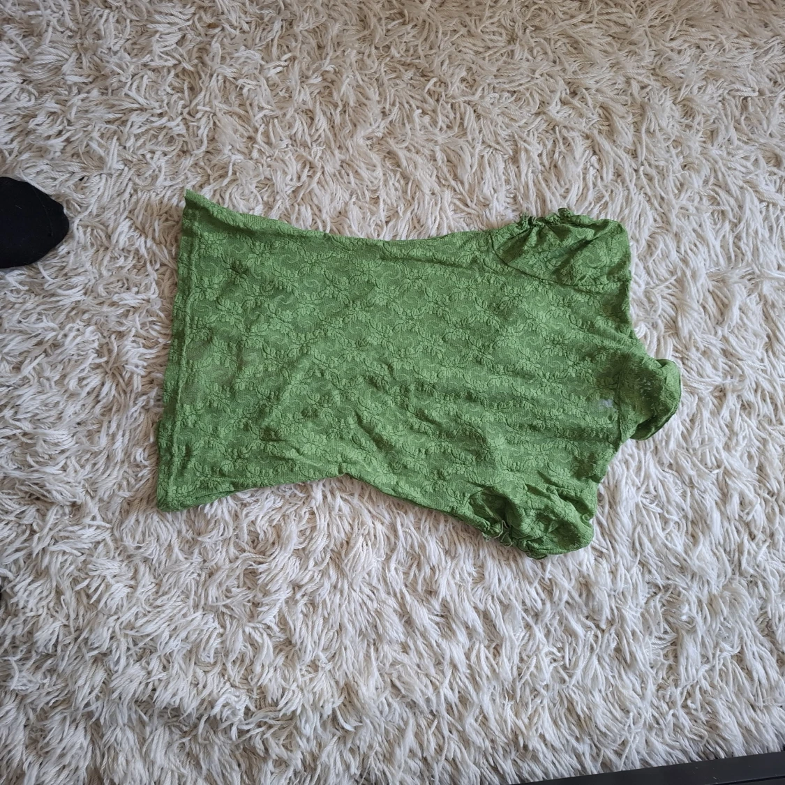 Grön spetsblus med volang och knappar - 2