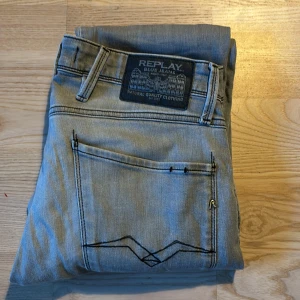 Replay jeans (Anbass)  - Replay jeans | Modell: Anbass | Skick: 8/10 endast små fläckar som syns på sista bilden | Storlek: W31 - L34 | kontakta mig för fler frågor eller bilder📲