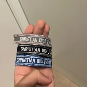 Dior armbandar  - Man får alla 3 helt nya 