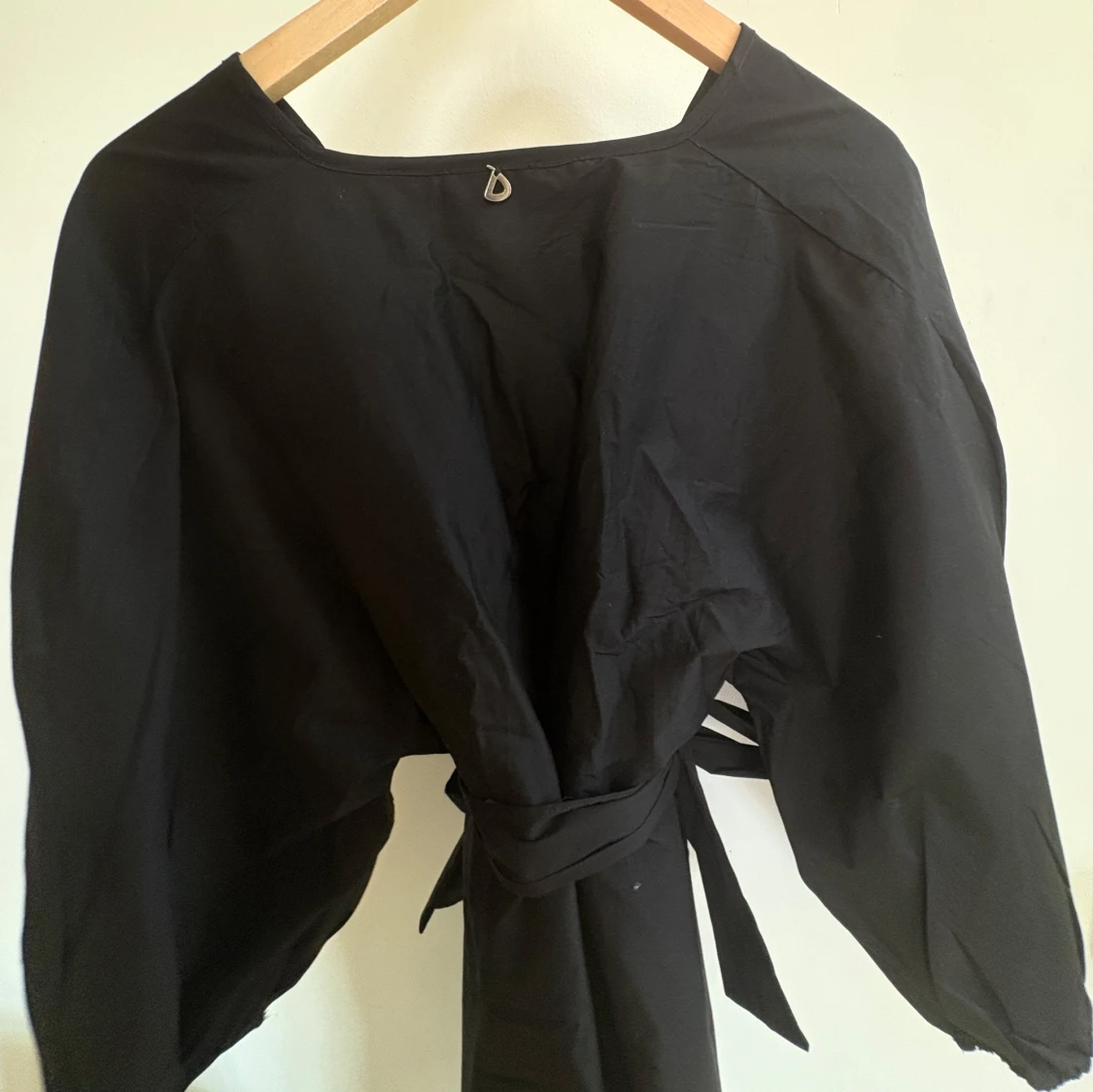 Dixie Milan Svart omlottklänning - 2