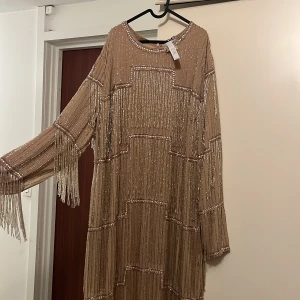 Strass klänning - En helt ny strassklänning från asos storlek 50/52!