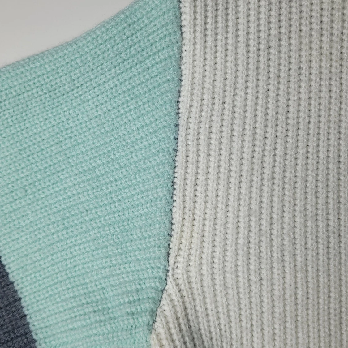 Mönstrad stickad tröja  - 1