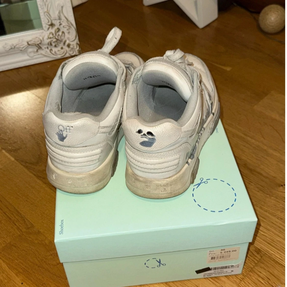 Off-White Out of office  - 1