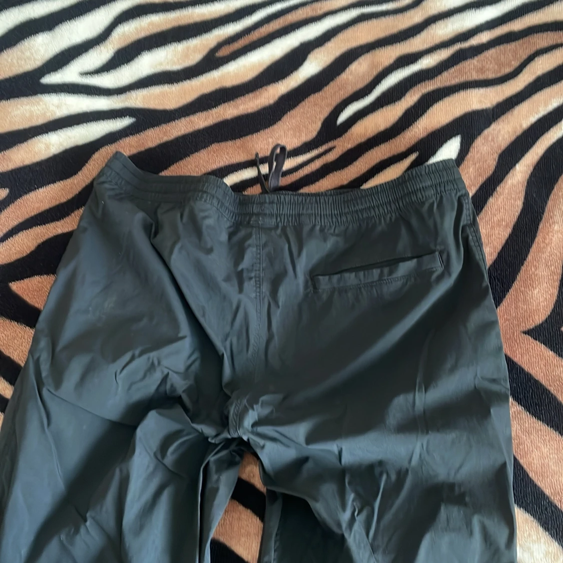 Svarta byxor med snörning - 1