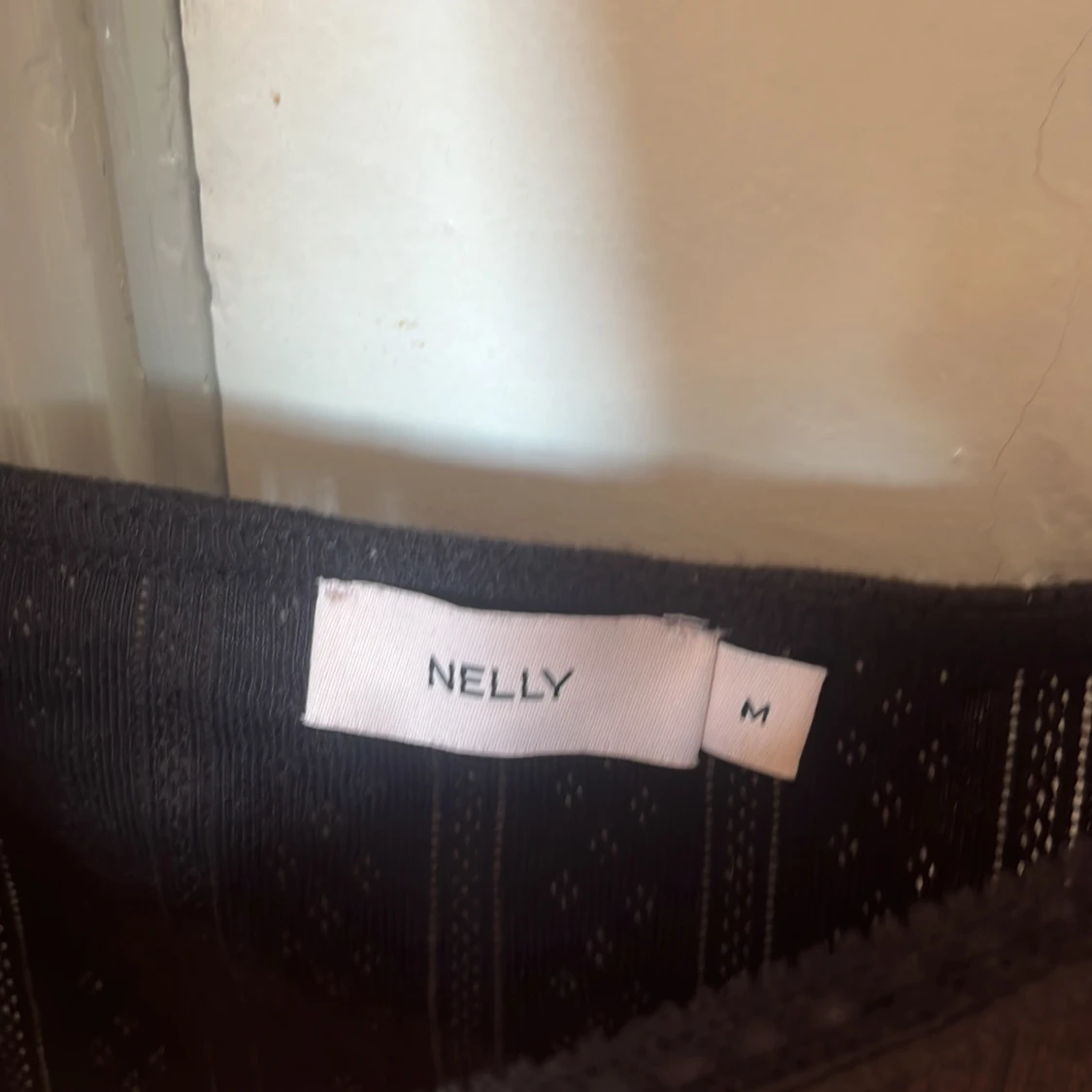 Svart stickad linnetopp från Nelly - 1