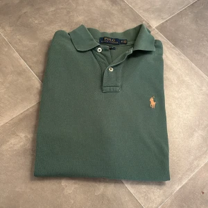Ralph Lauren pike GE PRISFÖRSLAG  - Skick: 8/10 | Storlek: XS | Passar S | Passar perfekt för dig som är 170-180 | Nypris: 1500 | Mitt pris: Ge prisförslag | Hör av er vid frågor. 