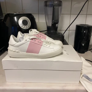 Valentino Garavani sneakers vit/rosa - Storlek 38/helt ny skick 