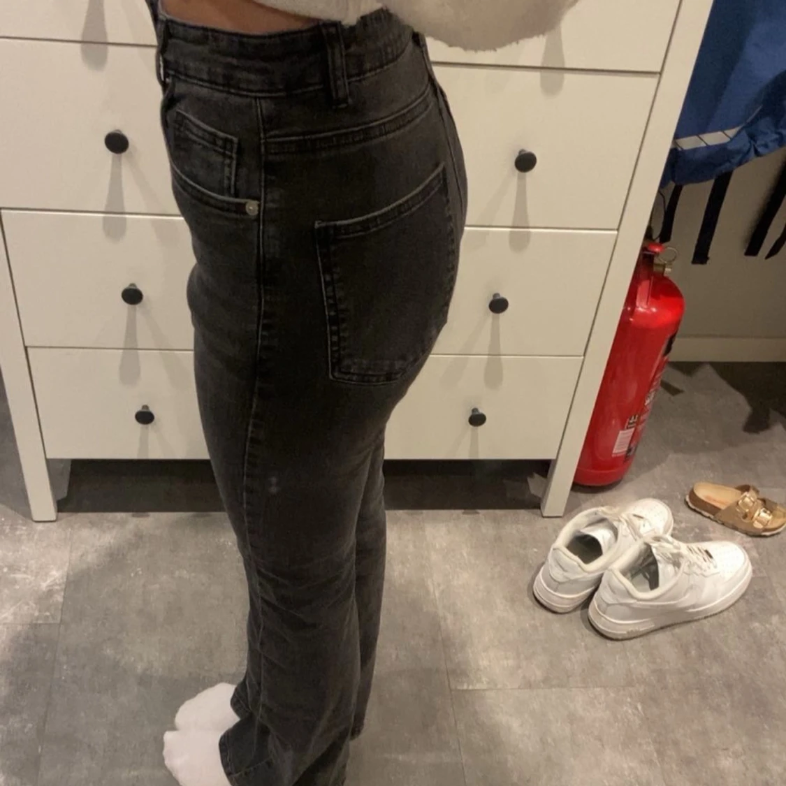 Svarta bootcut jeans med hög midja - 1