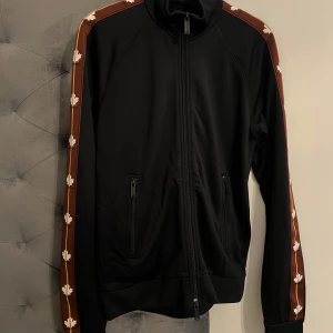 Hoodie från Dsquared2 - Ddquared2 hoodie i väldigt fint skick. Storlek M