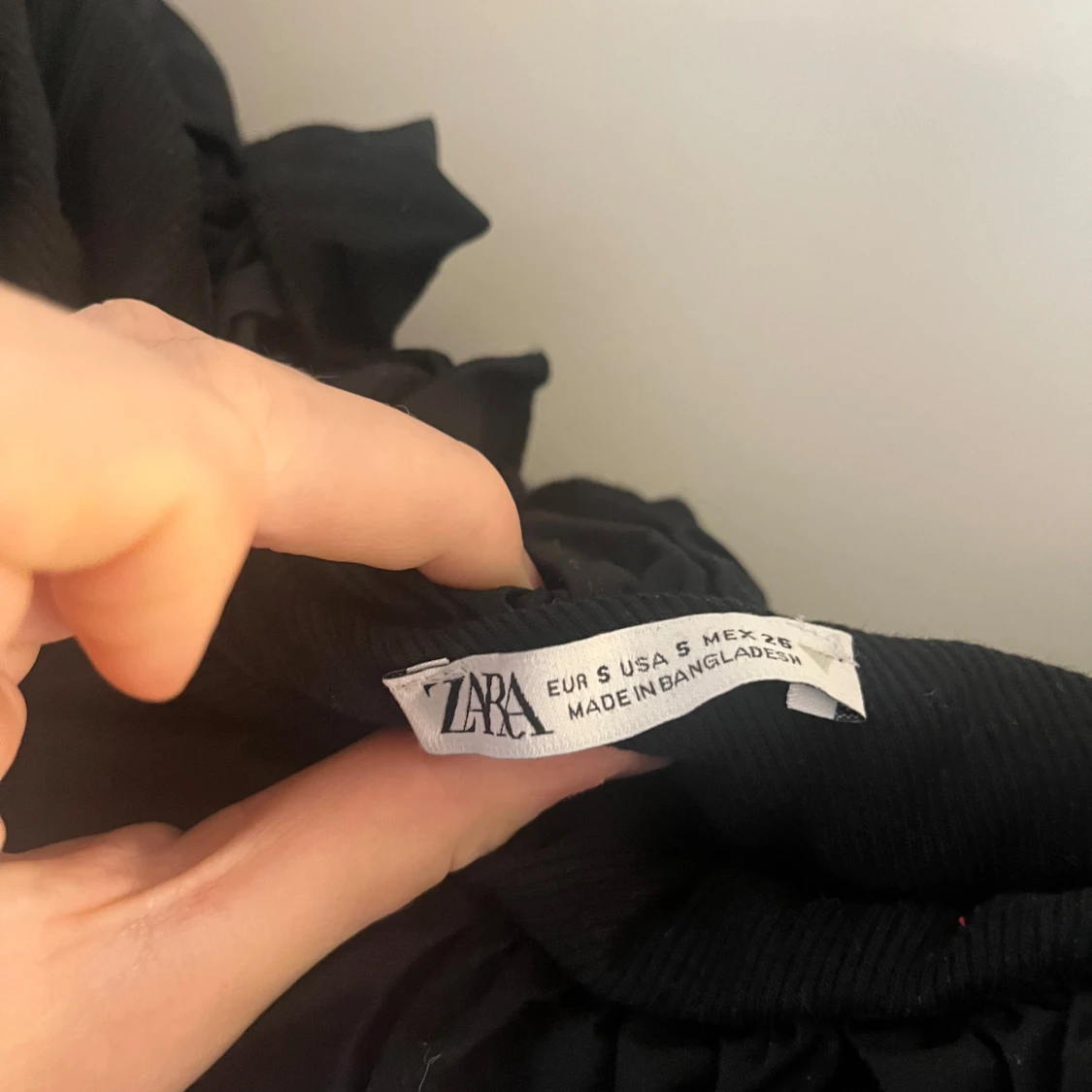 Svart kort klänning från Zara - 1