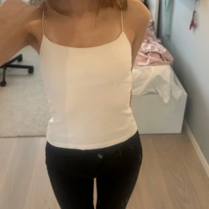 Vitt linne - Gulligt vitt linne som passar perfekt till sommaren🩵 Inte mina bilder ! 