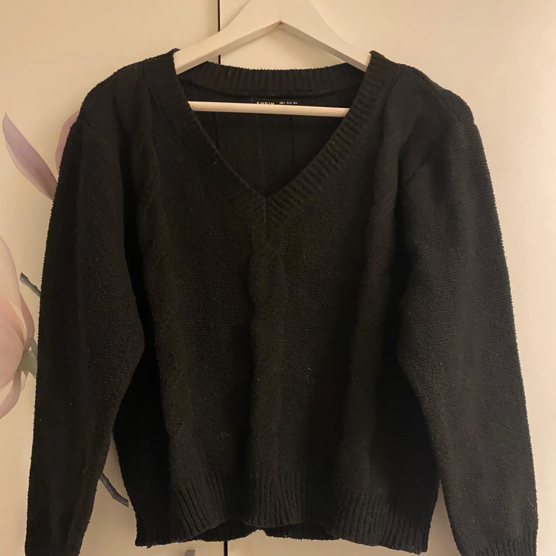 Svart stickad v-ringad tröja Shein - 1