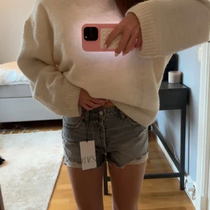 Jeans shorts  - Snygga jeans shorts från Zara i storlek 34. Aldrig använda med prislapp på❤️