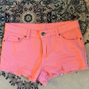 Unika lågmidjade rosa jeansshorts  - Super snygga lågmidjade jeansshorts 💞
