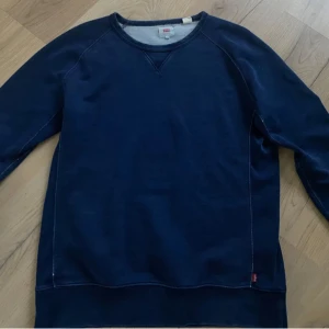 Levis tröja  - Strl M