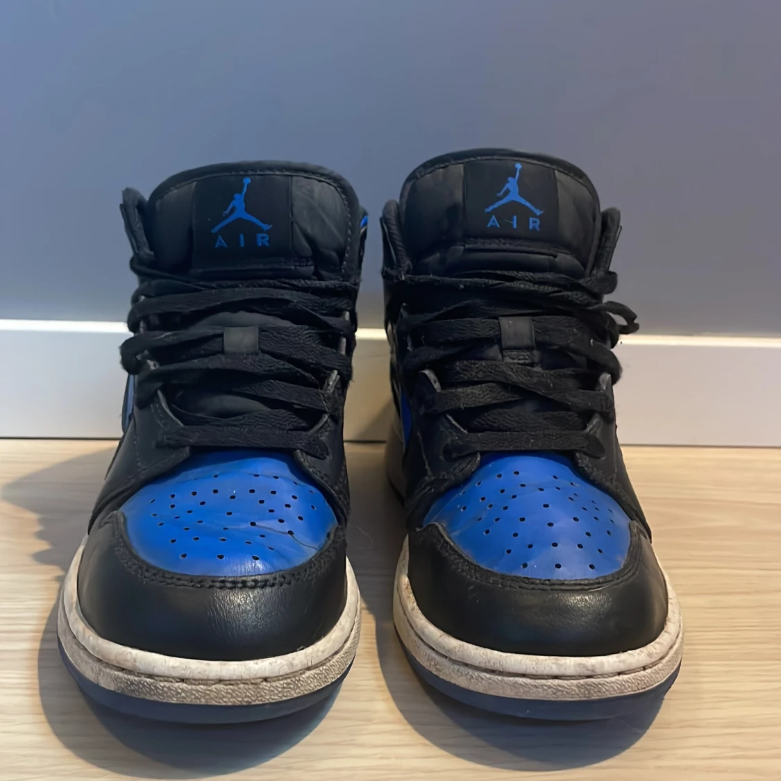 Nike Air Jordan 1 Mid Svart/Blå 37.5