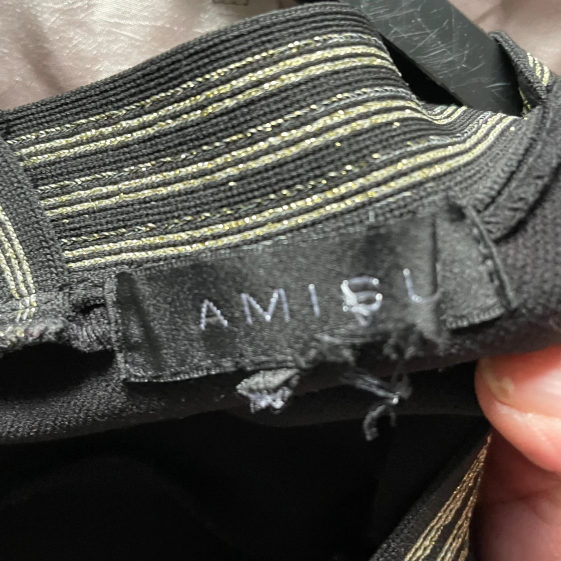 Svart kortklänning med glittriga detaljer från Amisu - 2