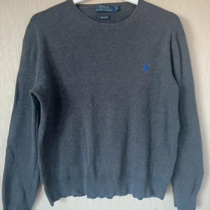Ralph lauren tröja - Varm och mjuk Ralph lauren, lite mindre i storleken, använd få gånger, inga defekter 