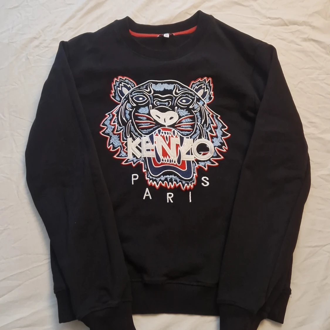 Svart sweatshirt med tigerbroderi från Kenzo - 1