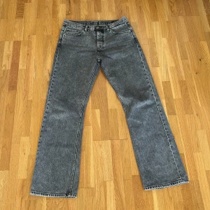 Hope rush jeans  - Gråa hope rush jeans I size 29, använda men mycket kvar att ge, skick enligt bilder