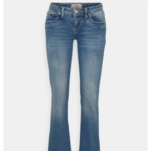 Ltb jeans  - Hej jag säljer mina jätte snygga blåa ltb jeans i modellen Valerie. Dom är i jätte bra skick då dom är använda fåtal gånger men säljer dom pågrund av att dom är för stora💖💖💖Storleken är 24/32