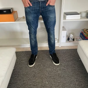 dondup jeans - Tja säljer dessa snygga dondup jeansen i modell ritchie nypris 3000 mitt pris endast 699kr! väldigt fint skick skriv om du har någon fråga// armadiosell 