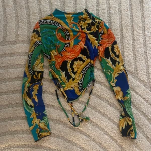 Crop top - Fashionnova crop top använt 1 gång