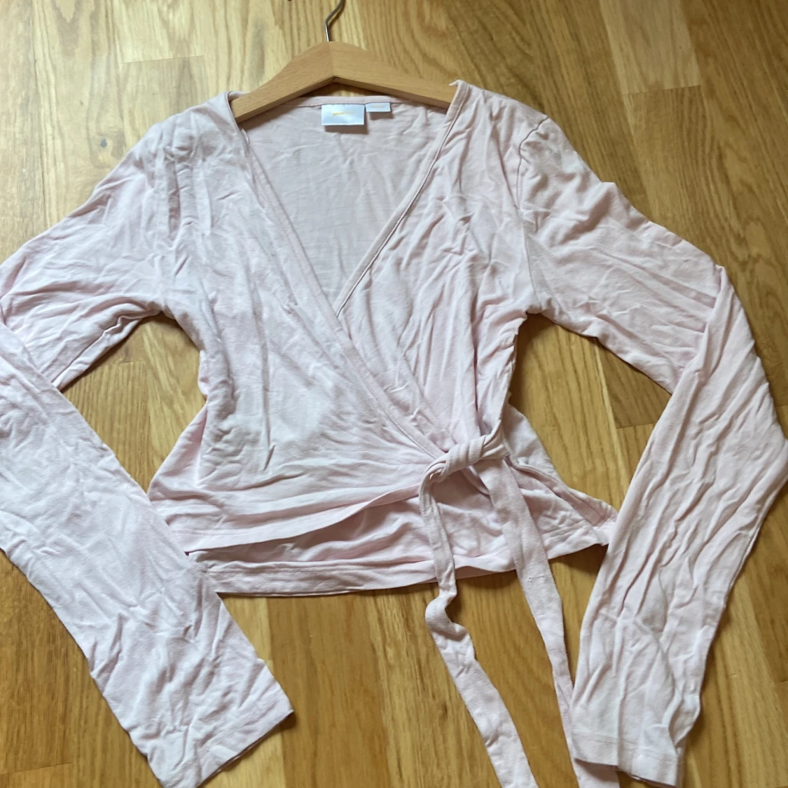 Rosa omlott tröja från Gina tricot - 1