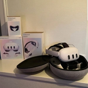 Meta Quest 3 VR 512gb - Meta Quest 3 VR-headset ingår allt i bilden. Sparsamt använd bara några månader gammal. Skriv om du är intresserad.