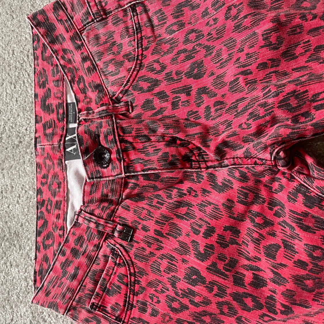 Rosa leopardmönstrade jeans från Armani Exchange - 1
