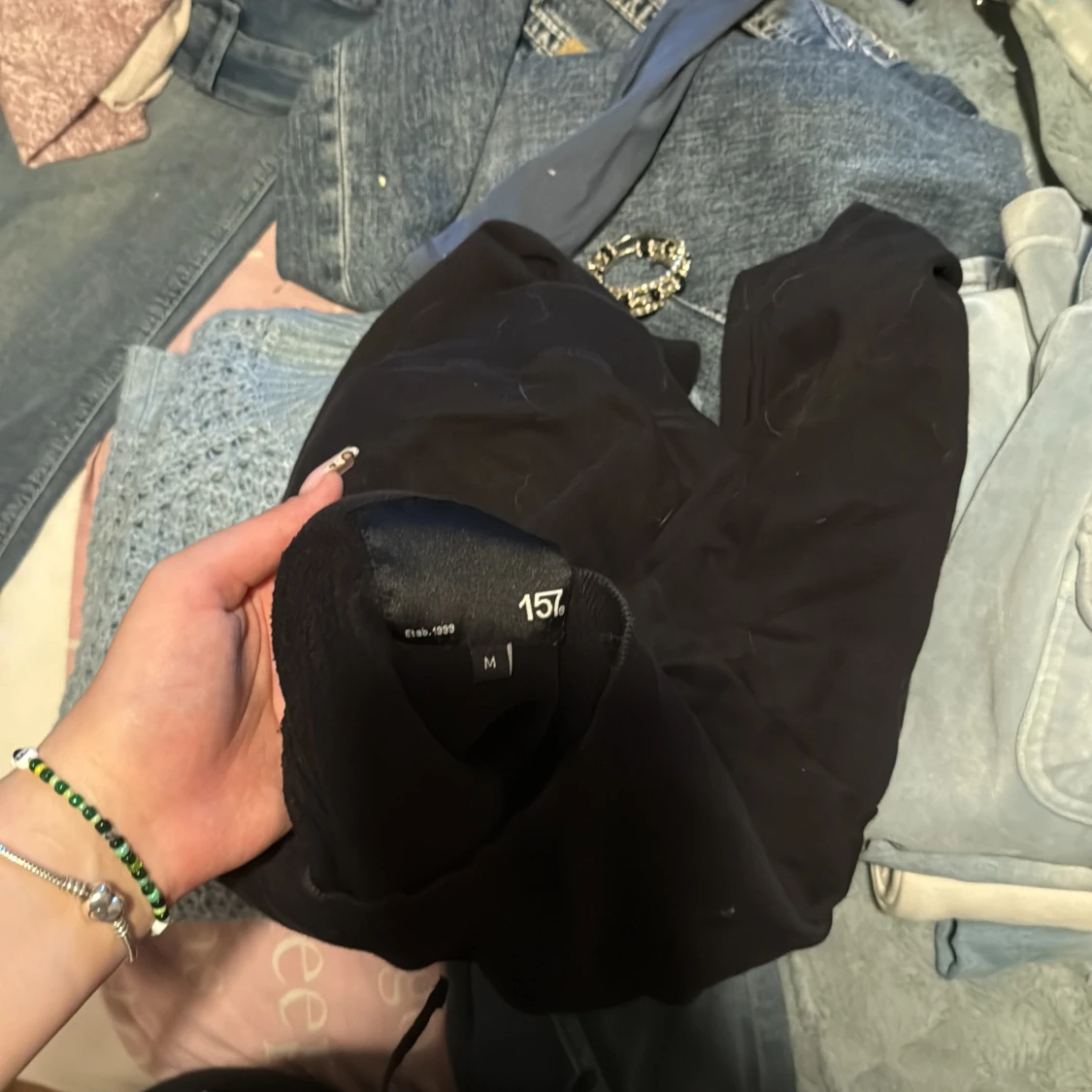 Svart croppad sweatshirt från 157 - 2