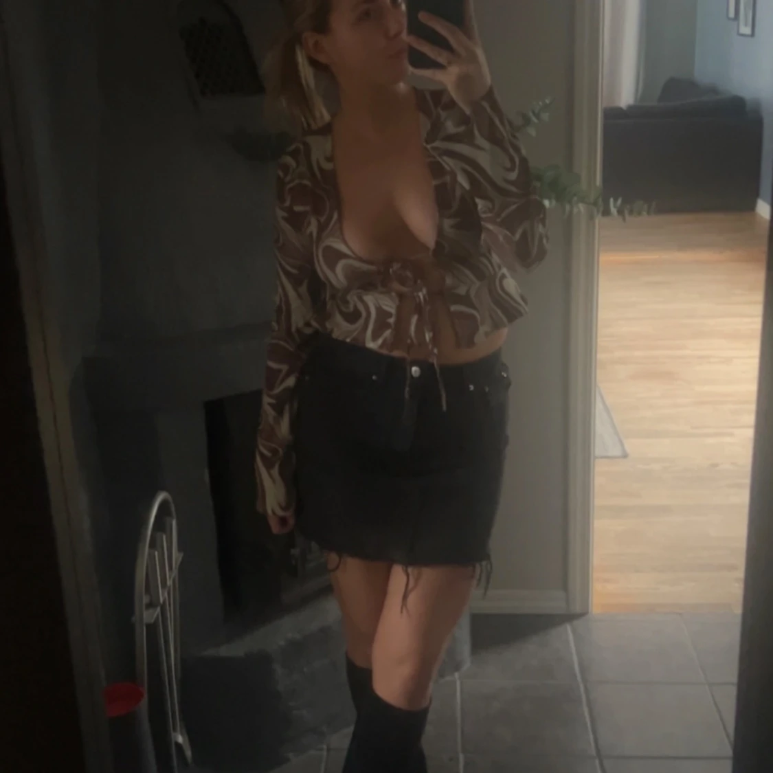 Brun och beige omlottopp med knyt - 2