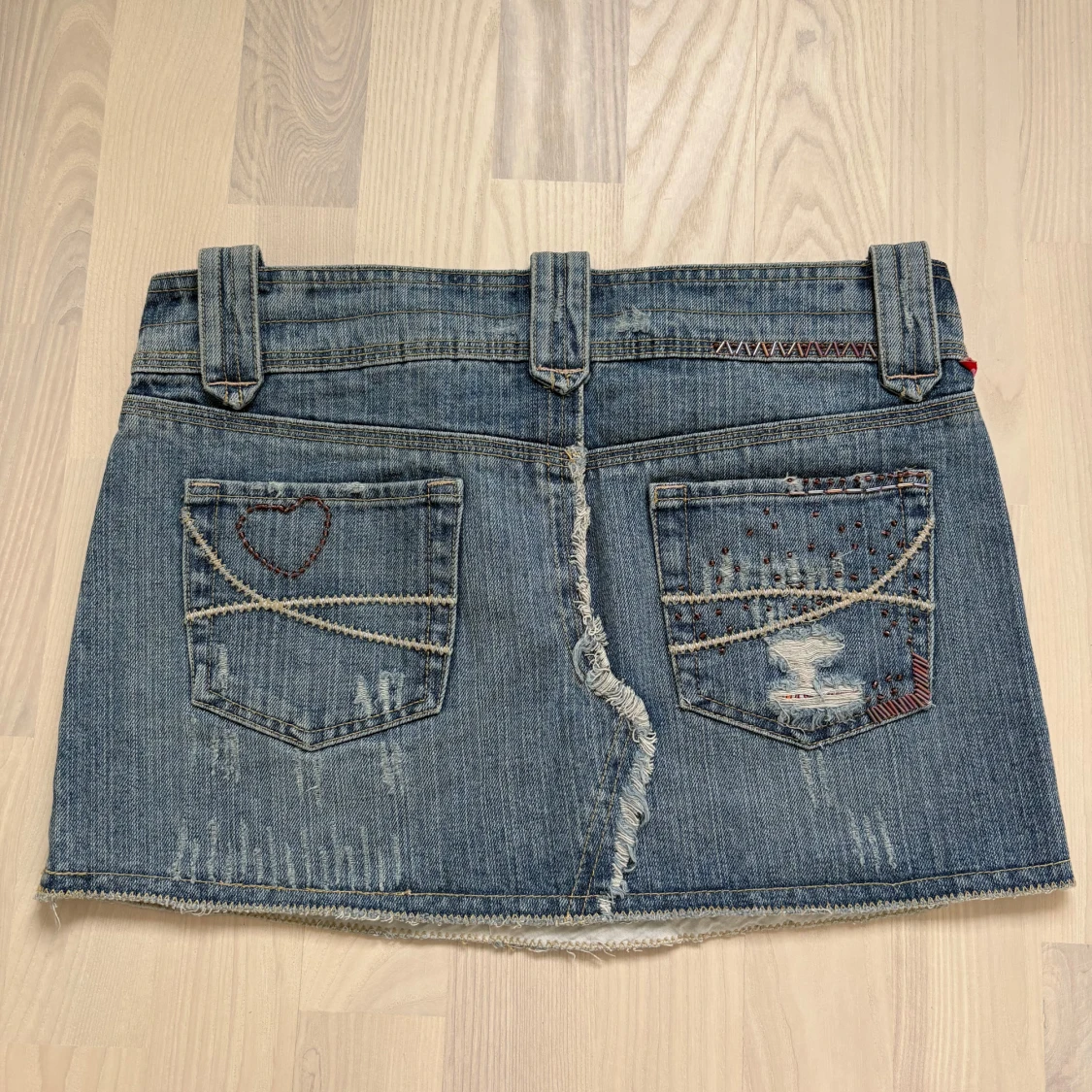 Jeanskjol med unika detaljer🌸 - 1