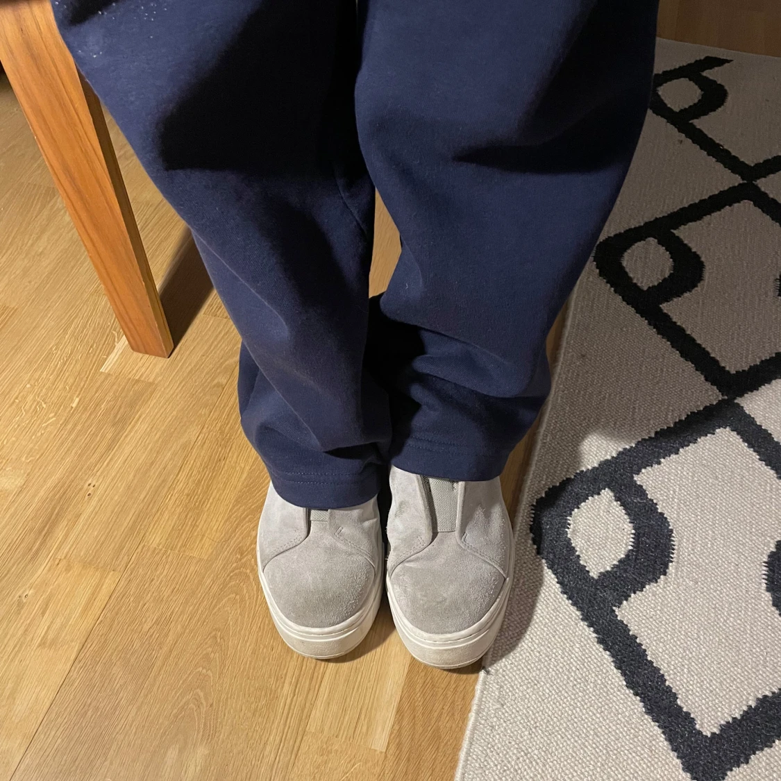 Grå populära sneakers Eytys