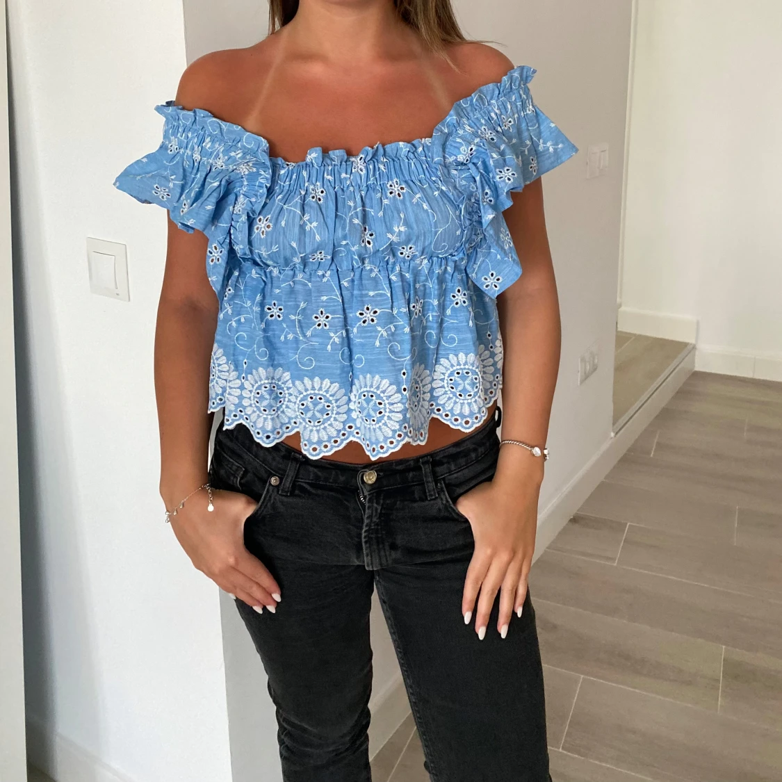 Blå blommig volangtopp - 1